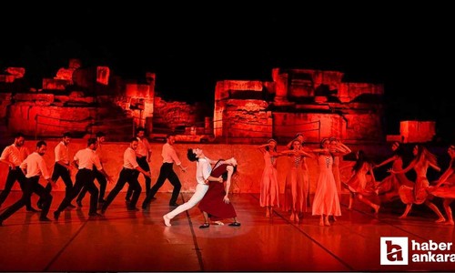 Ankara Devlet Opera ve Balesi, Efes Antik Tiyatro'da 'Zorba' oyununu sahneledi