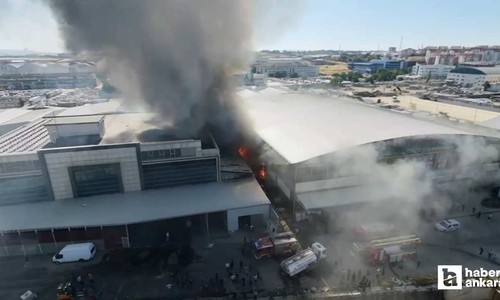 Yenimahalle'de bir fabrikanın çatısında çıkıp büyüyen yangın söndürüldü