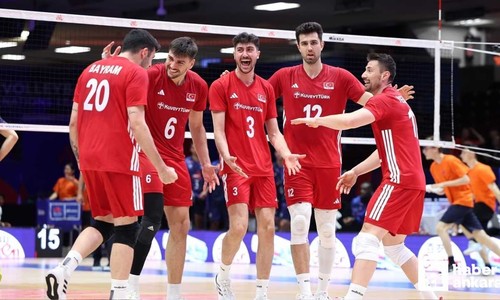 Voleybolda heyecan erkek voleyboluna kaydı: Rakip Sırbistan