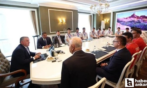 Bakan Bak, dünya şampiyonu TVF Spor Lisesi Erkek Voleybol Takımı'nı Ankara’da kabul etti
