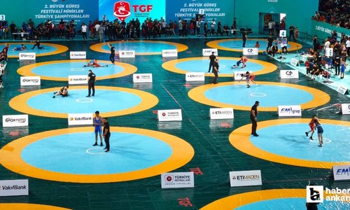 Türkiye Minikler Güreş Şampiyonası Ankara'da devam ediyor