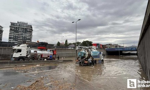Ankara'da aracını sel sularına kaptıran adam gözyaşlarına boğuldu
