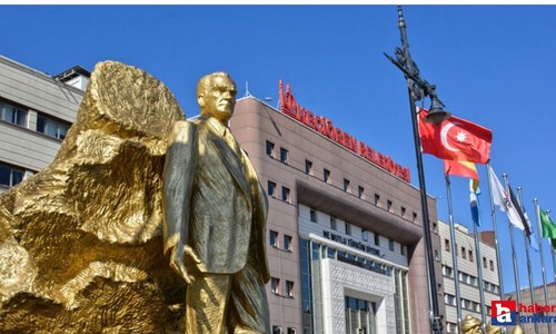 Ankara'nın Keçiören Belediyesi tadilatta olan okullara boya desteği sağladı