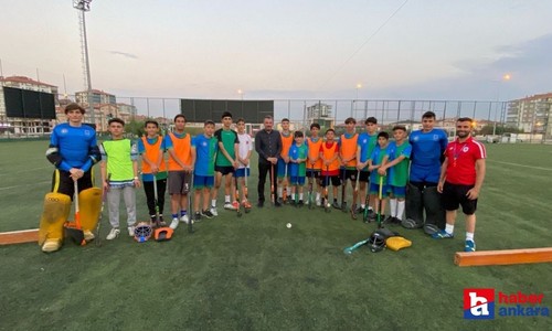Pursaklar Belediye Spor Kulübü U16 erkek hokey takımının idmanını Başkan Çetin izledi!
