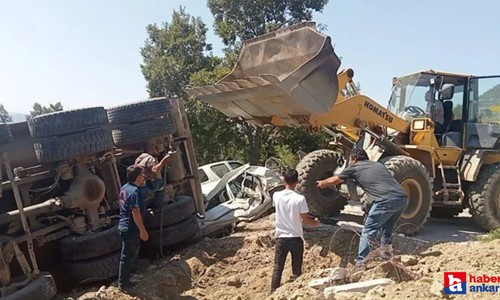 Kahramanmaraş'ta fireni patlayan kamyon cenaze namazı kılanların arasına daldı: 5 ölü, 25 yaralı