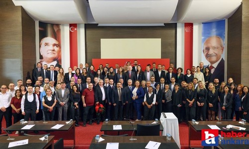 Kılıçdaroğlu, parti genel merkezinde görev yapan personelle vedalaştı