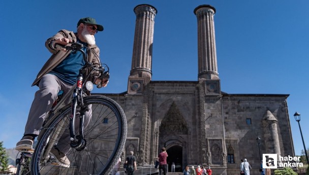 62 yaşındaki adam günde yaklaşık 20 kilometre pedal çeviriyor