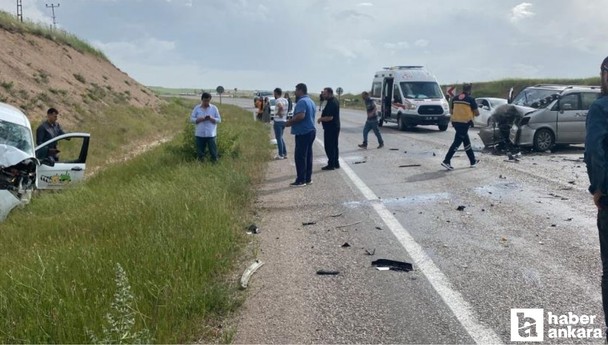 Sivas Kangal'da otomobiller çarpıştı! 5 kişi yaralandı