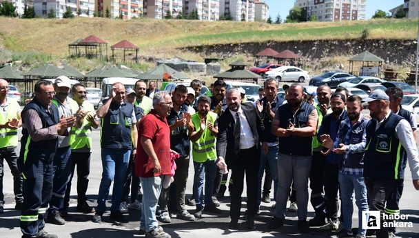 Pursaklar Belediye Başkanı Ertuğrul Çetin belediye personeli ile bayramlaştı