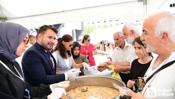 Kahramankazan Belediye Başkanı Çırpanoğlu vatandaşlara aşure dağıttı