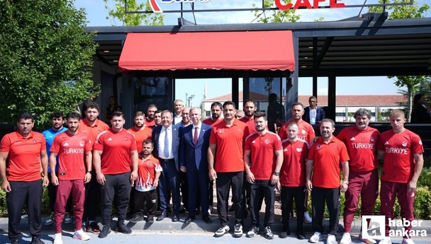 Mansur Yavaş, olimpiyatlara gidecek sporcularla görüştü