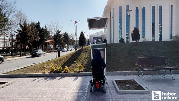 Pursaklar Belediyesi engelli vatandaşlar için sokaklara şarj istasyonları kurdu