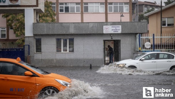 Ankara'da sağanak yağış etkili oldu: Yollar, araçlar sular içinde kaldı