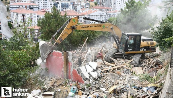 Mamak Belediyesi metruk, ruhsatsız, hobi bahçelerindeki kaçak yapıları yıkıyor