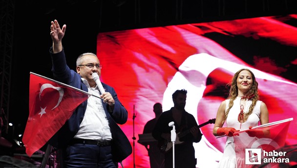Keçiören Belediyesinin 30 Ağustos Derya Uluğ konseri büyük bir katılımla gerçekleşti