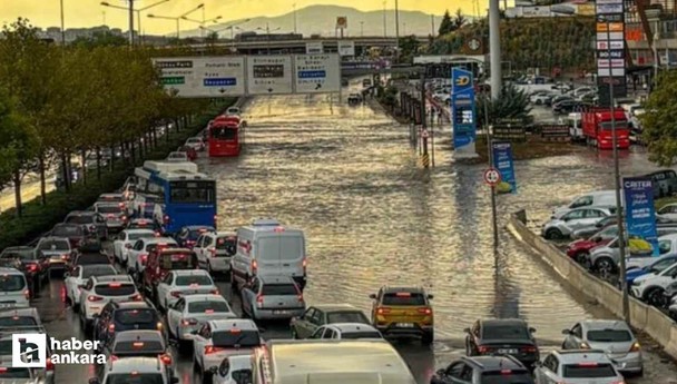 Ankara'da sağanak yağış sonrası İstanbul yolu Şaşmaz ve Batıkent Jandarma Kavşağı'nı sel bastı