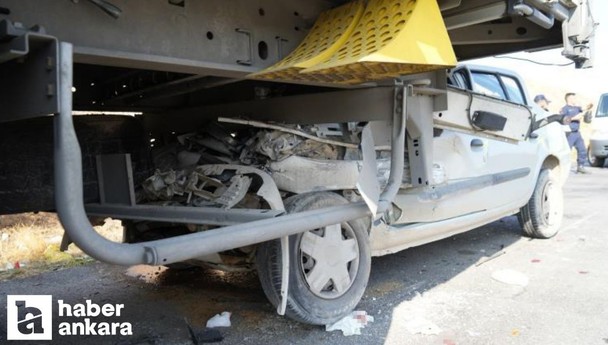 Kırıkkale'de park halindeki tıra çarpan otomobil hurdaya döndü: 4 kişi ağır yaralandı
