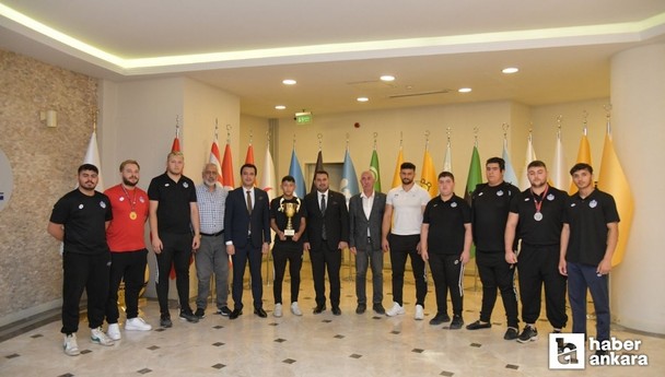 Kahramankazan Belediye Başkanı Çırpanoğlu madalya kazanan sporcuları makamında kabul etti