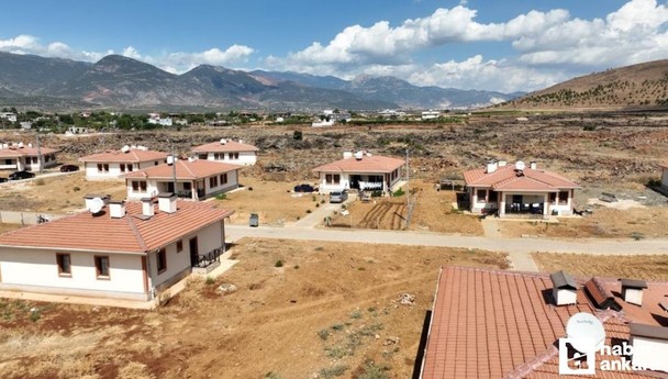 Çevre ve Şehircilik Bakanlığı depremde yıkılan köy konutlarının inşasına devam ediyor