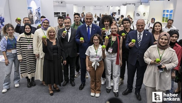 Bakan Ersoy ATO Congresium’da bulunan sergi ve atölyeleri ziyaret etti