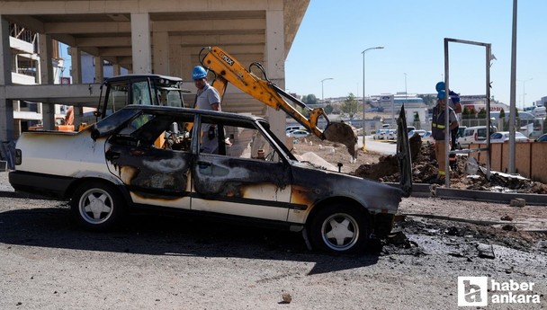 Ankara'da doğalgaz kaçağı alev aldı: Park halindeki araç hurdaya döndü