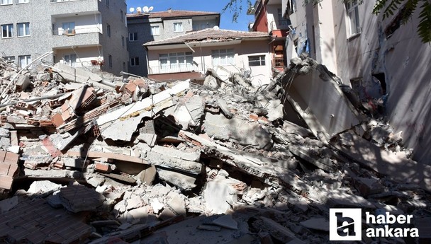 Kırıkkale’de yıkım kararı verilen binanın yıkımında 3 bina hasar aldı