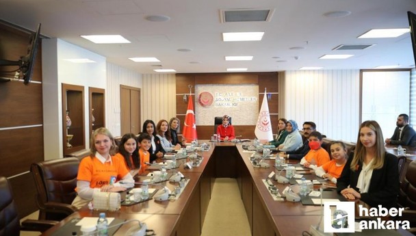 Bakan Göktaş kanseri yenen çocuklarla buluştu