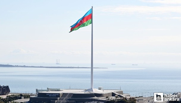 Dünya'nın en büyük bayrağı Azerbaycan'a dikildi