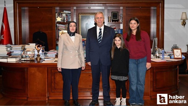 Sinan Ateş'in eşi Ayşe Ateş çocuklarıyla Mansur Yavaş'ı makamında ziyaret etti