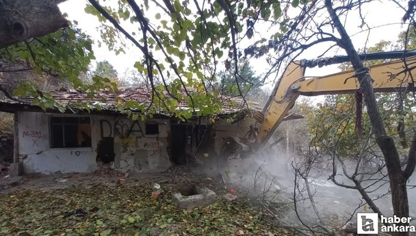 Altındağ Belediyesi terk edilmiş gecekonduları yıktı