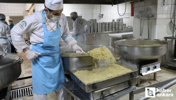 Etimesgut Belediyesinin aşevi desteği sürüyor