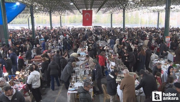 Ankara'da antika meraklıları yılın son pazarında bir araya geldi