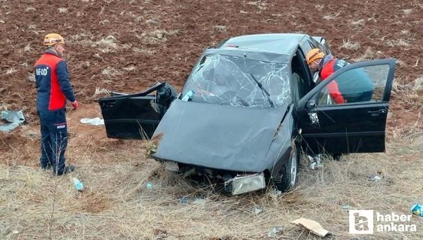 Sivas'ta şarampole devrilen otomobilde 5 kişi yaralandı