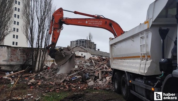 Pursaklar Belediyesi harekete geçti: Metruk yapılar yıkılıyor