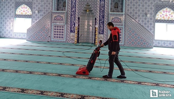 Pursaklar Belediyesi camileri temizlemeye devam ediyor
