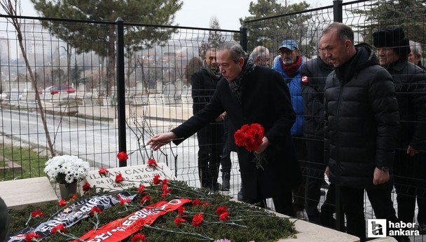 Gençlerbirliği yönetimi ve takımı İlhan Cavcav'ı kabri başında andı