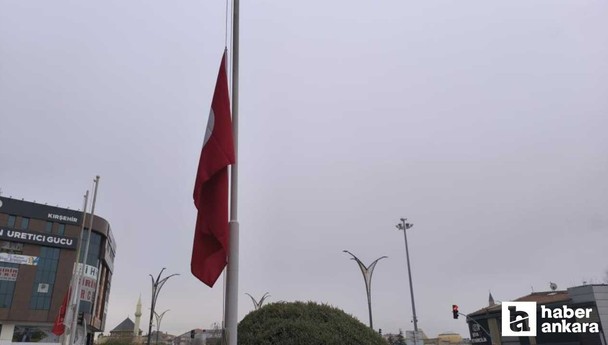 Kırşehir'de de bayraklar yarıya indirildi