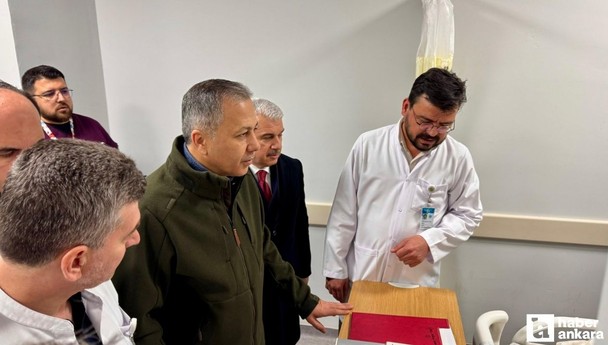 Bakan Yerlikaya Konya'daki enkazdan yaralı olarak çıkarılan 3 kişiyi ziyaret etti