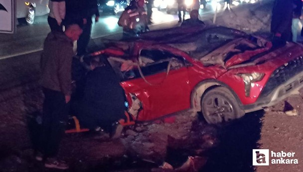 Ankara'da trafik kazasında hurdaya dönen 2 araçta 7 kişi yaralandı