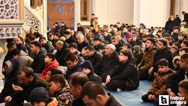 Kırıkkale’de çocuklar ve aileler sabah namazında camide buluştu