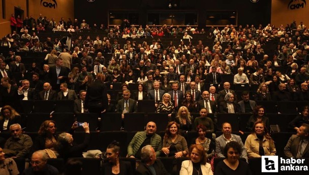 Erdal Beşikçioğlu'nun yönettiği Yunus Emre Bir Tasavvuf Müzikali'nin prömiyeri yapıldı