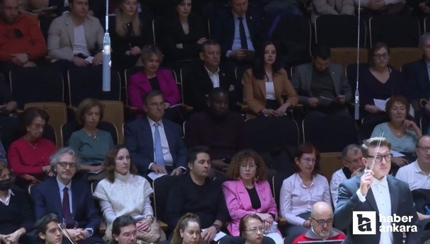 Özgür Özel Cumhurbaşkanlığı Senfoni Orkestrası'nın konserini izledi