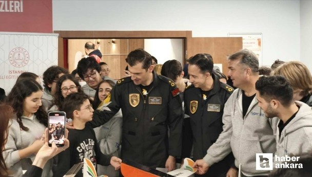 SOLOTÜRK pilotları gençlerle bir arada
