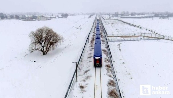 Ankara-Kars Doğu Ekspresi Erzincan'da masalsı görüntü oluşturdu