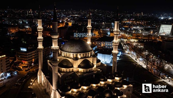 Başkent Ankara'daki camiler mahyalarla süsleniyor