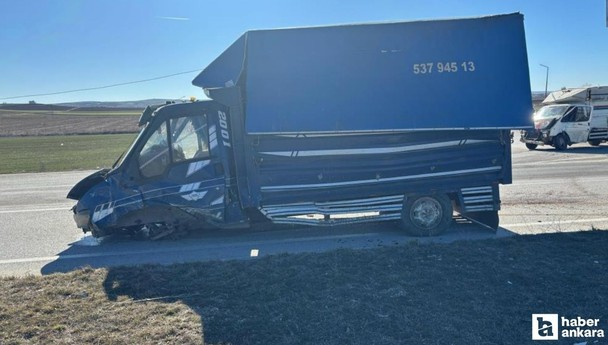 Çorum'da 2 kamyonet çarpıştı: 3 kişi yaralandı