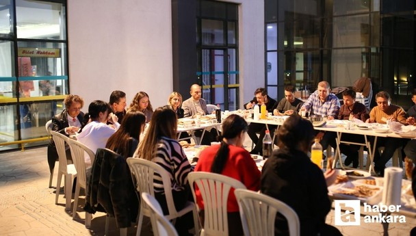 Etimesgut Belediyesi Engelsiz Yaşam Merkezi personeli, iftar sofrasında buluştu