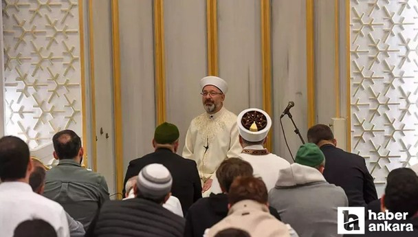 Diyanet İşleri Başkanı Erbaş, Ankara Ahmet Hamdi Akseki Camii’nde cemaate teravih namazı kıldırdı