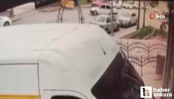 Ankara’da taksi 2 yayaya çarptı: Kaza anı güvenlik kamerasına yansıdı