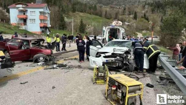 Kastamonu'da iki otomobil çarpıştı: 3 ölü, 4 yaralı
